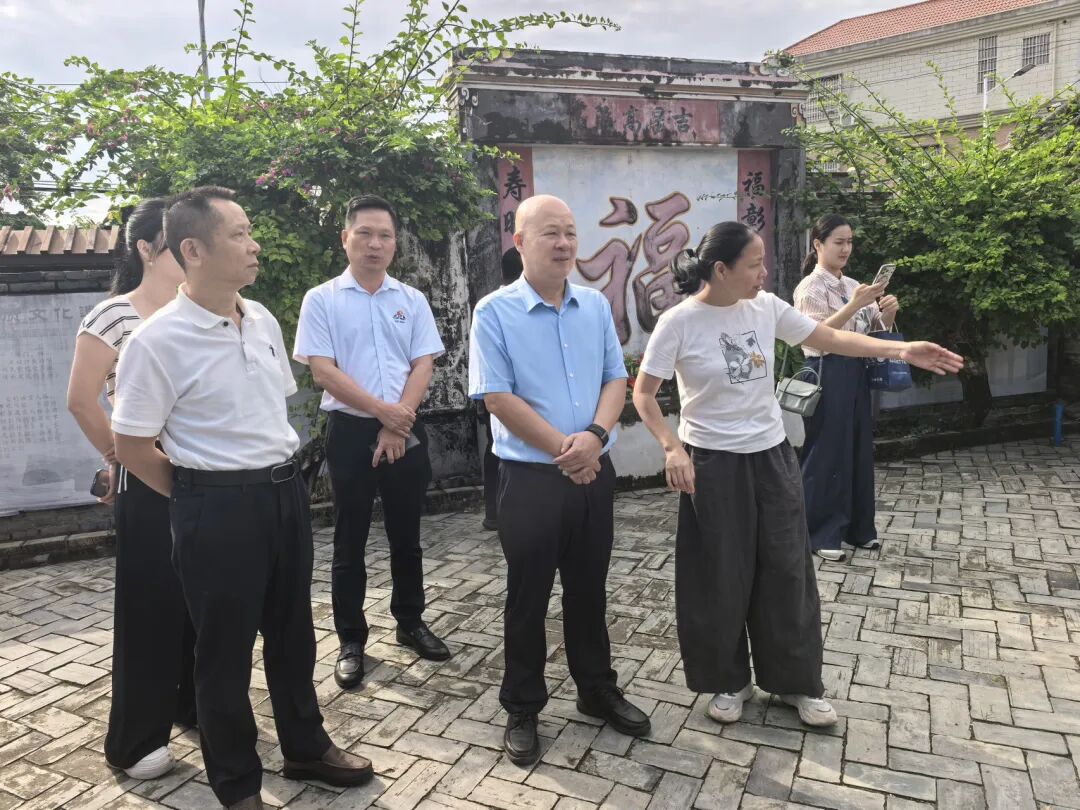余五海带队到崖州区对“历史文化名村保平村保护利用和监管情况”开展民主监督